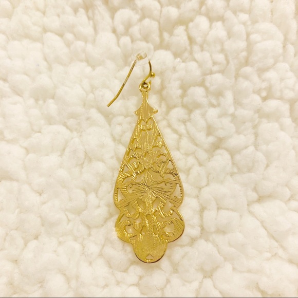 Gold tone damask drop earrings - Picture 6 of 8